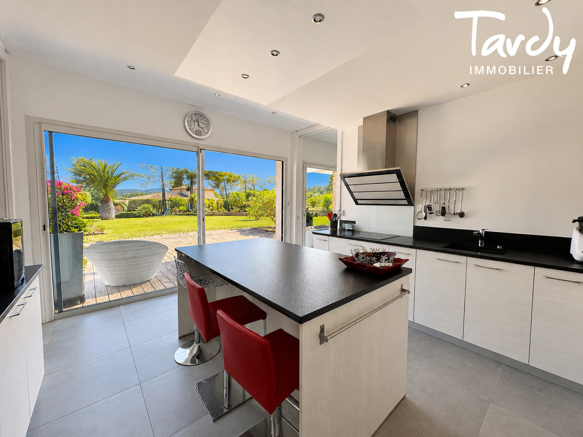 Contemporaine avec Jardin, piscine et Garage � LA CADIERE D'AZUR - La Cadi�re-d'Azur