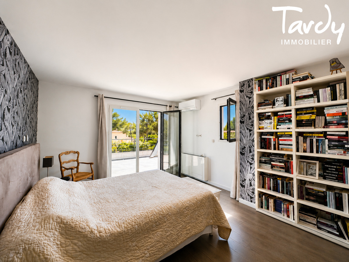 Contemporaine avec Jardin, piscine et Garage � LA CADIERE D'AZUR - La Cadi�re-d'Azur