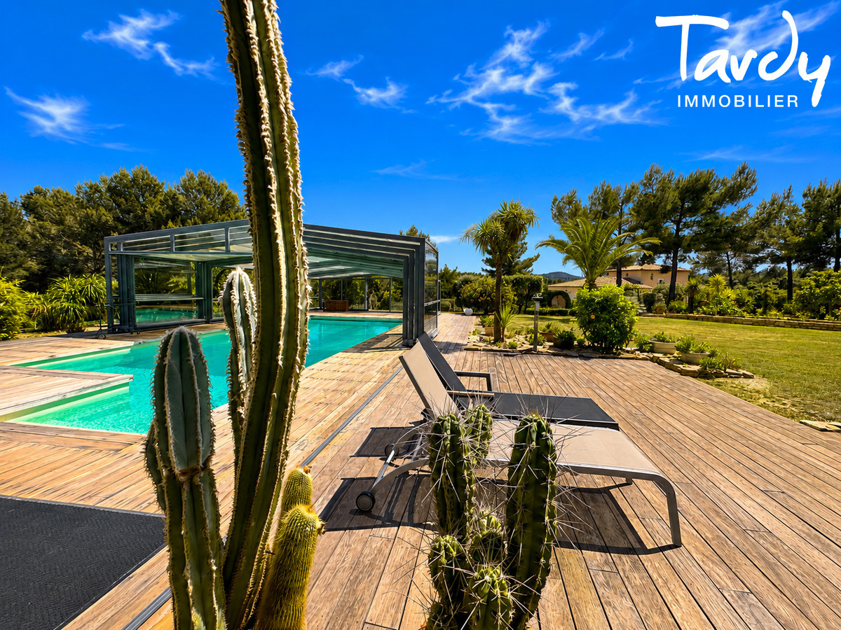 Contemporaine avec Jardin, piscine et Garage � LA CADIERE D'AZUR - La Cadi�re-d'Azur