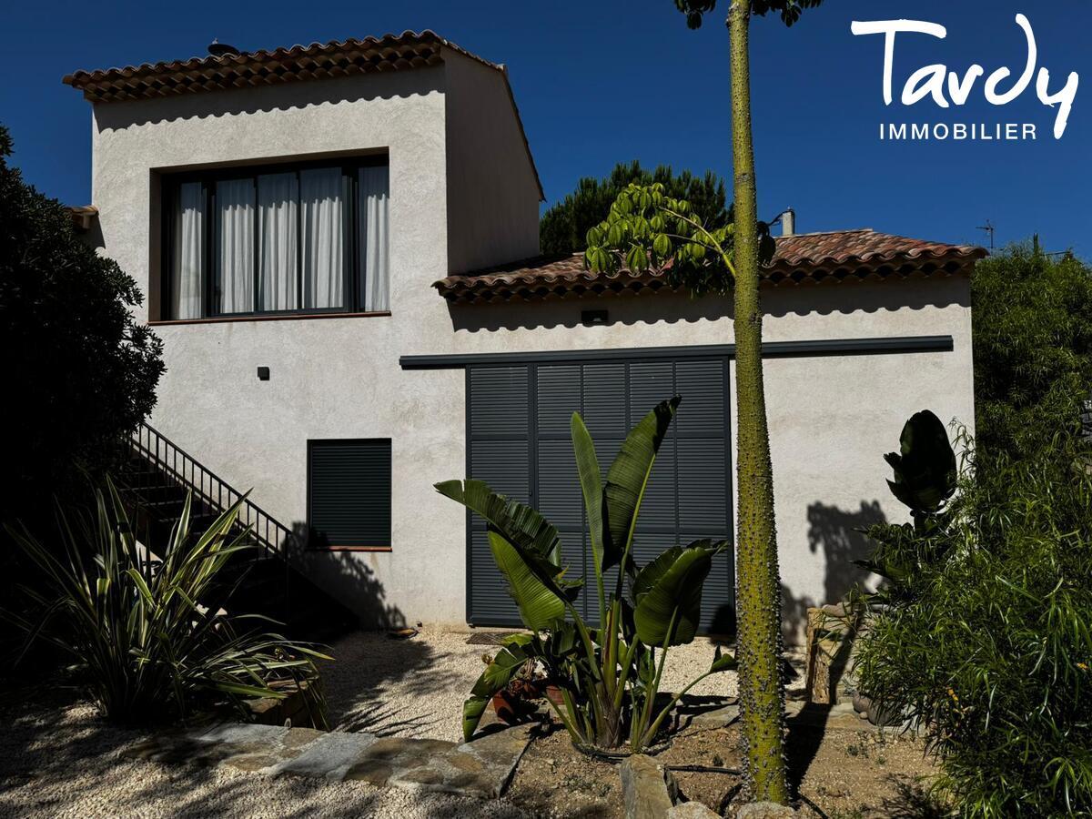 Opportunit� villa r�nov�e dans le centre du village de La cadi�re d'Azur - La Cadi�re-d'Azur