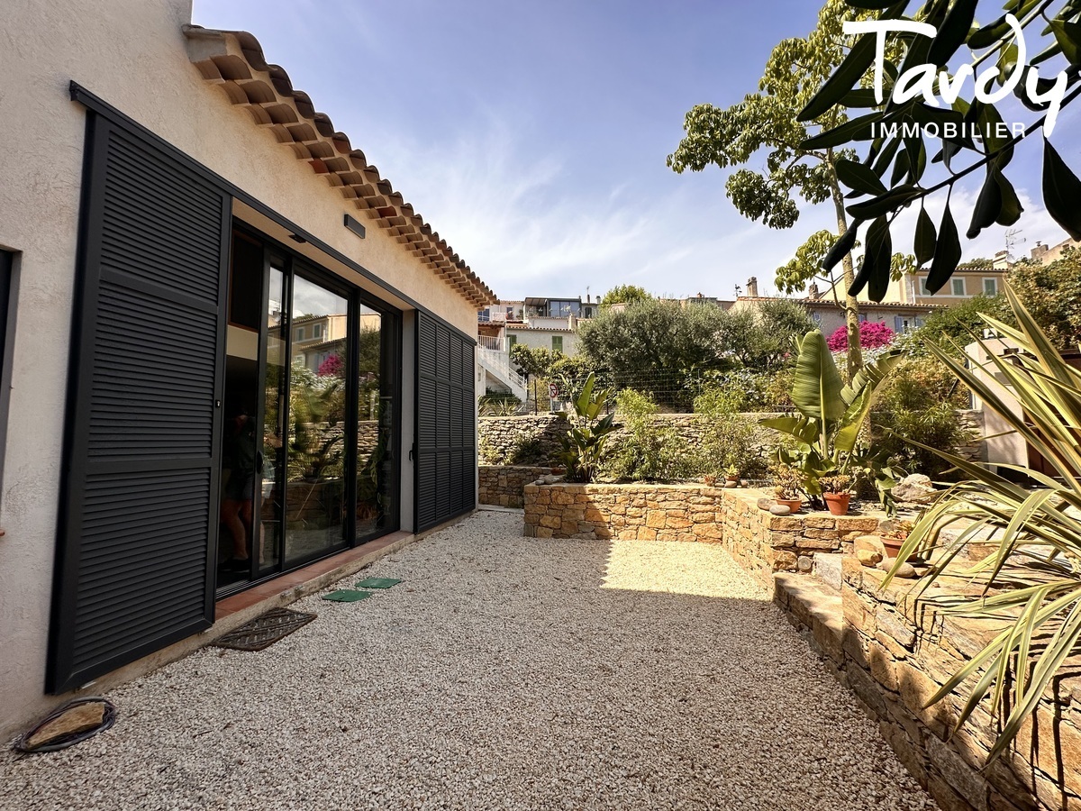 Opportunit� villa r�nov�e dans le centre du village de La cadi�re d'Azur - La Cadi�re-d'Azur