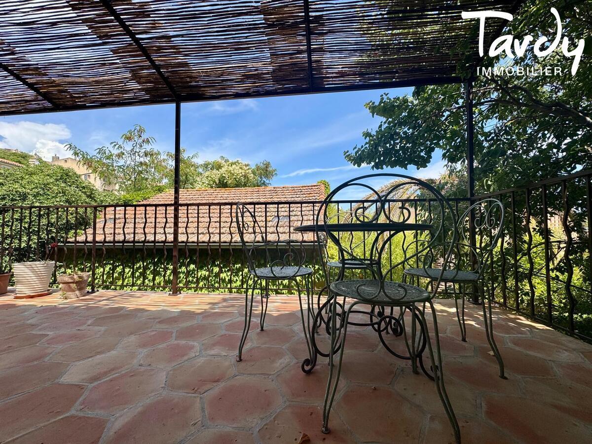 Opportunit� villa r�nov�e dans le centre du village de La cadi�re d'Azur - La Cadi�re-d'Azur