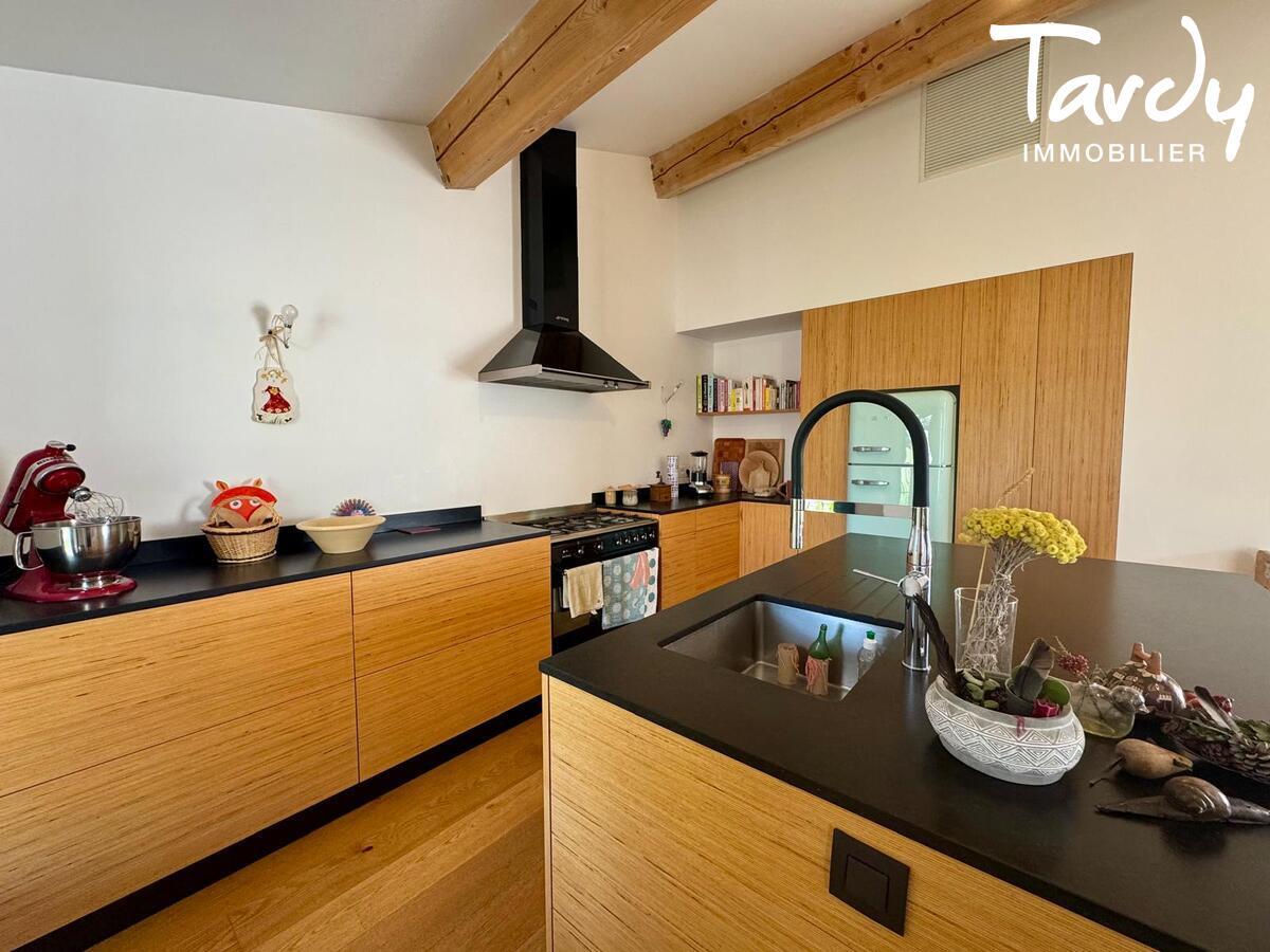 Opportunit� villa r�nov�e dans le centre du village de La cadi�re d'Azur - La Cadi�re-d'Azur