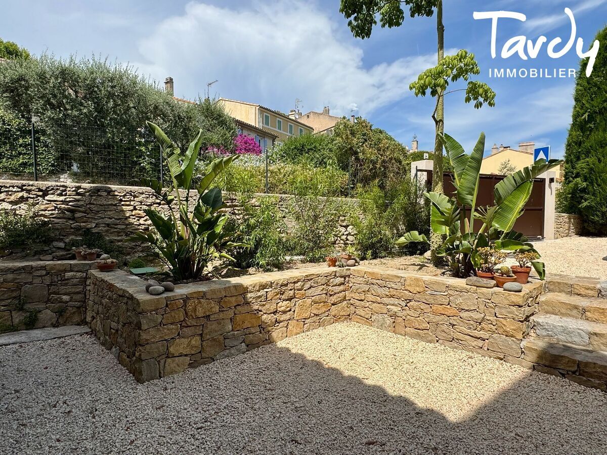 Opportunit� villa r�nov�e dans le centre du village de La cadi�re d'Azur - La Cadi�re-d'Azur
