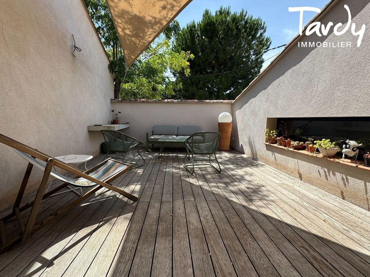 Opportunit� villa r�nov�e dans le centre du village de La cadi�re d'Azur - La Cadi�re-d'Azur - maison de village la cadiere d'azur - Tardy Immobilier - 83140
