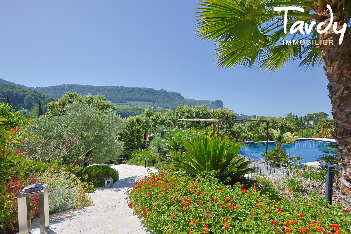 CASSIS - Exceptionnelle Propri�t� Familiale - Cassis