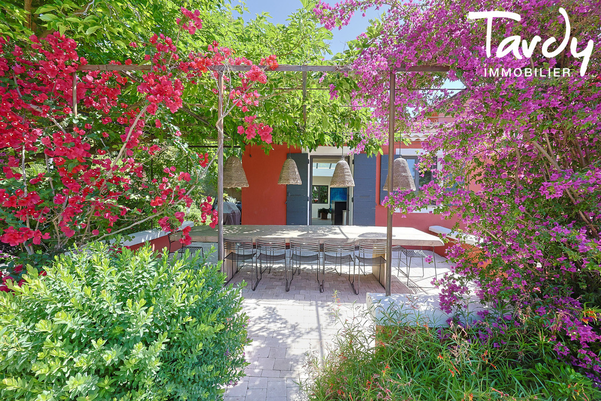 CASSIS - Exceptionnelle Propri�t� Familiale - Cassis