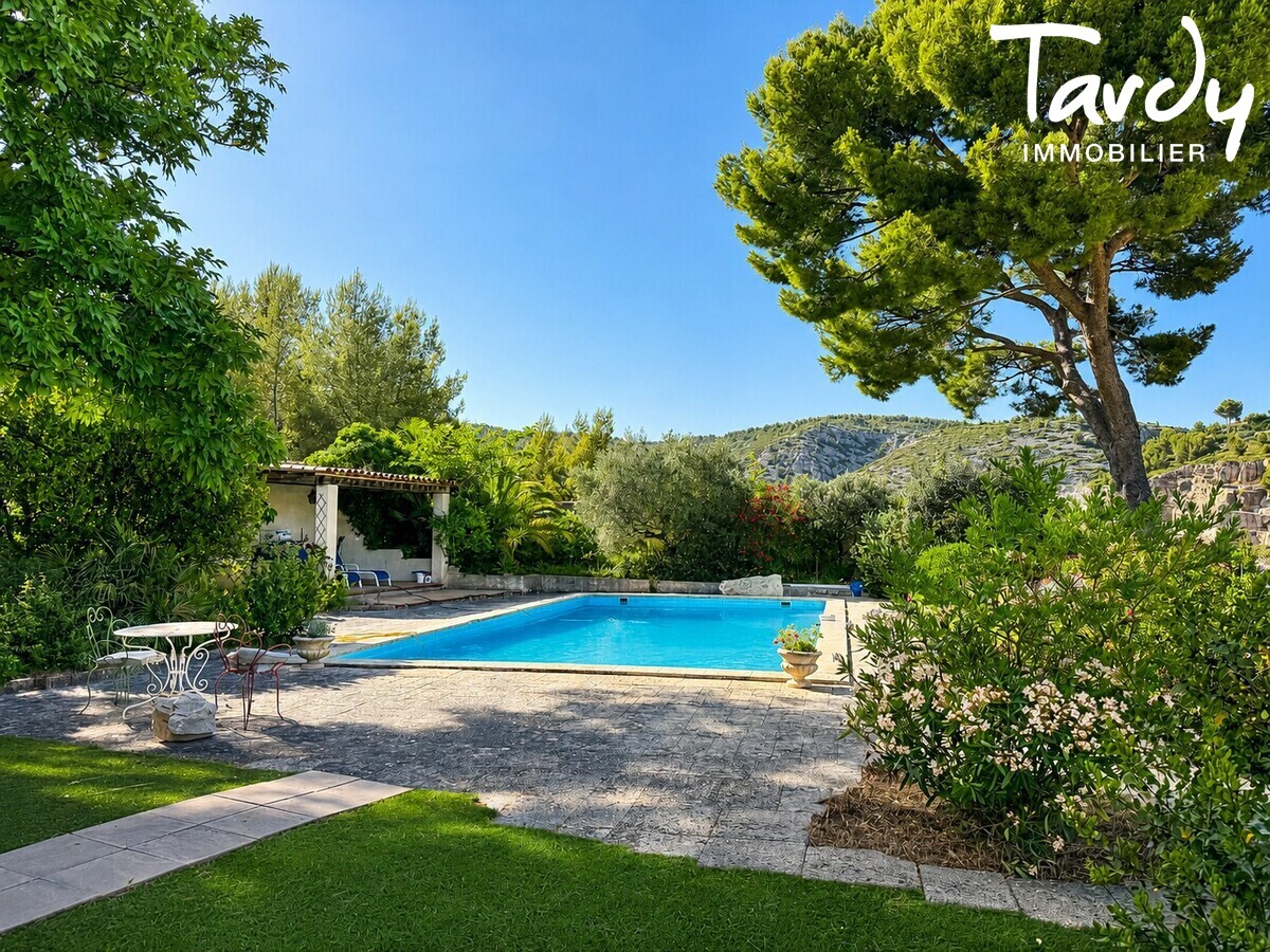 Quartier pris� Villa � r�nover - 13260 CASSIS  - Cassis