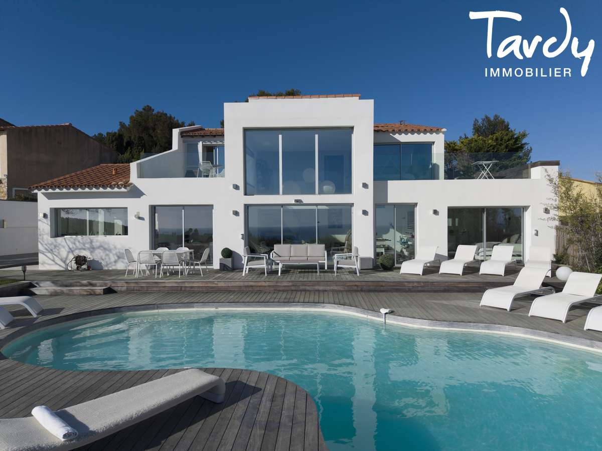 Villa contemporaine � Vue panoramique 180� mer, Cap Canaille et Calanques - 13260 CASSIS - Cassis