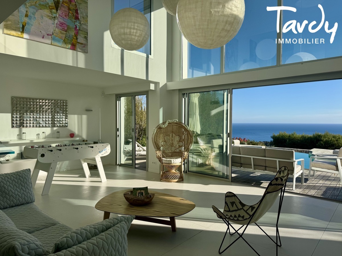 Villa contemporaine � Vue panoramique 180� mer, Cap Canaille et Calanques - 13260 CASSIS - Cassis