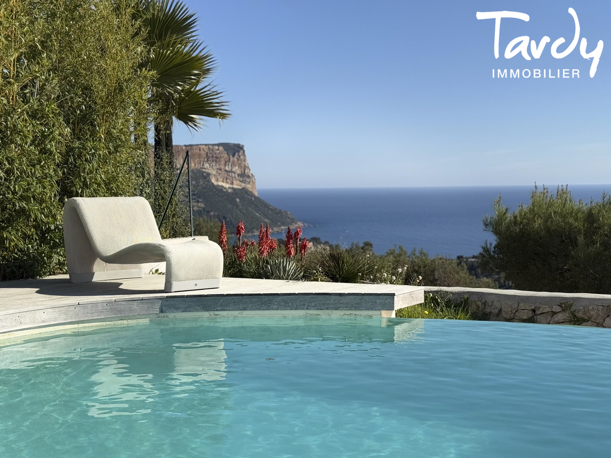 Villa contemporaine � Vue panoramique 180� mer, Cap Canaille et Calanques - 13260 CASSIS - Cassis