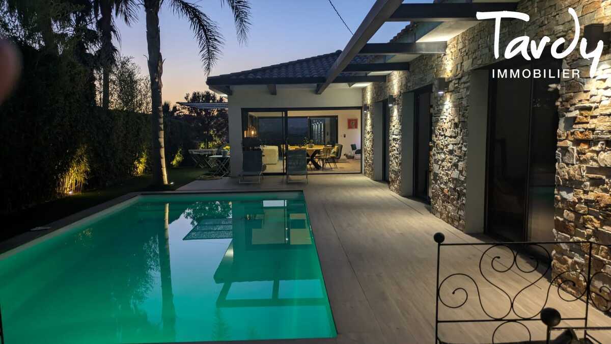 Plain-Pied, piscine, vue - 83110 SANARY SUR MER - sanary sur mer