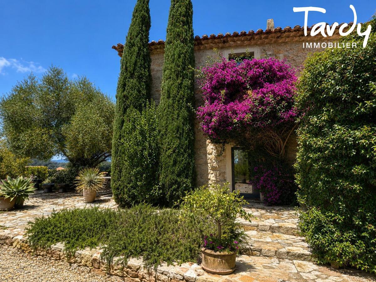 Mas en Pierre vue d�gag�e mer, vignes et collines - 83740 LA CADIERE D'AZUR  - La Cadi�re-d'Azur
