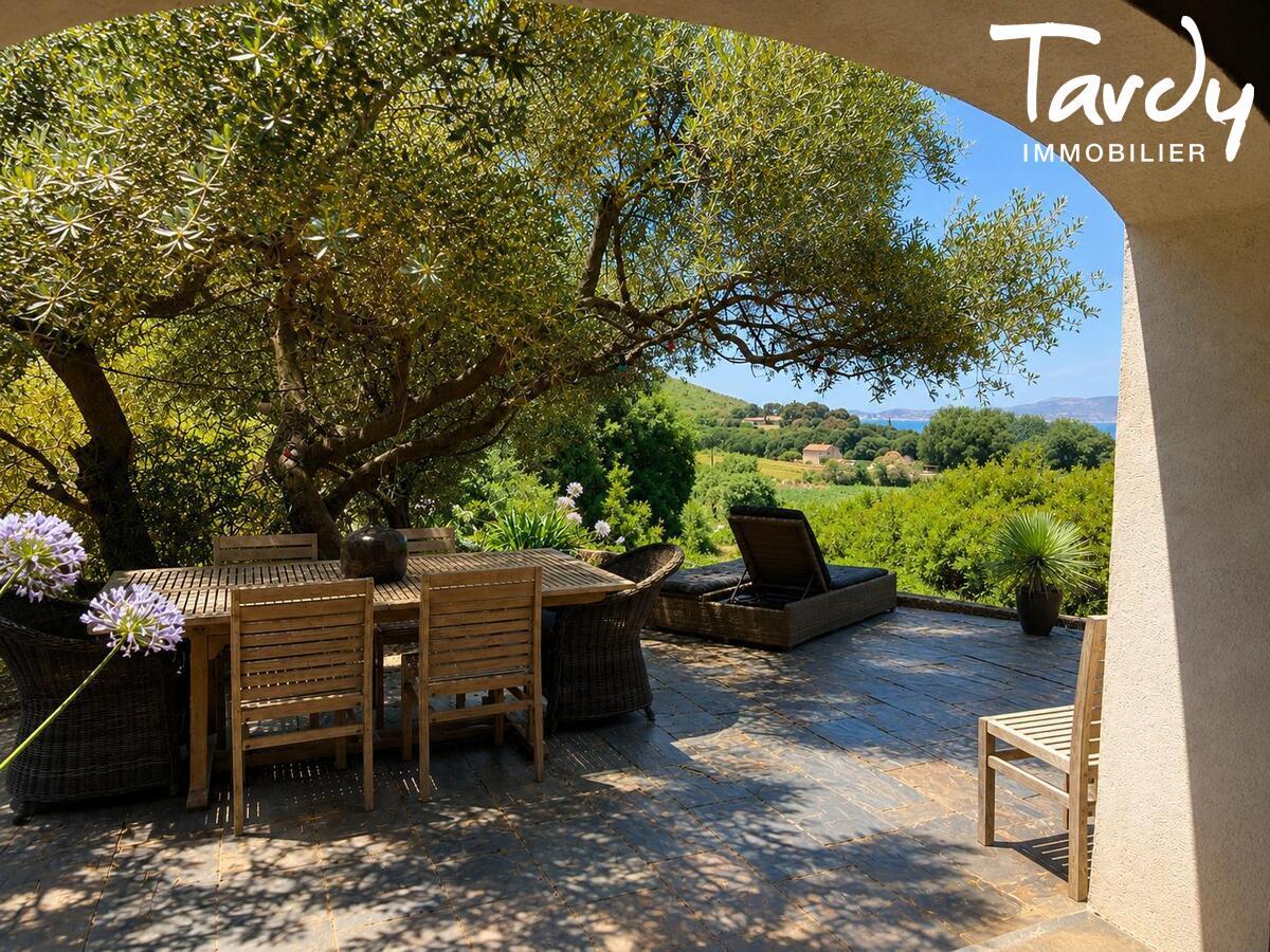Mas en Pierre vue d�gag�e mer, vignes et collines - 83740 LA CADIERE D'AZUR  - La Cadi�re-d'Azur