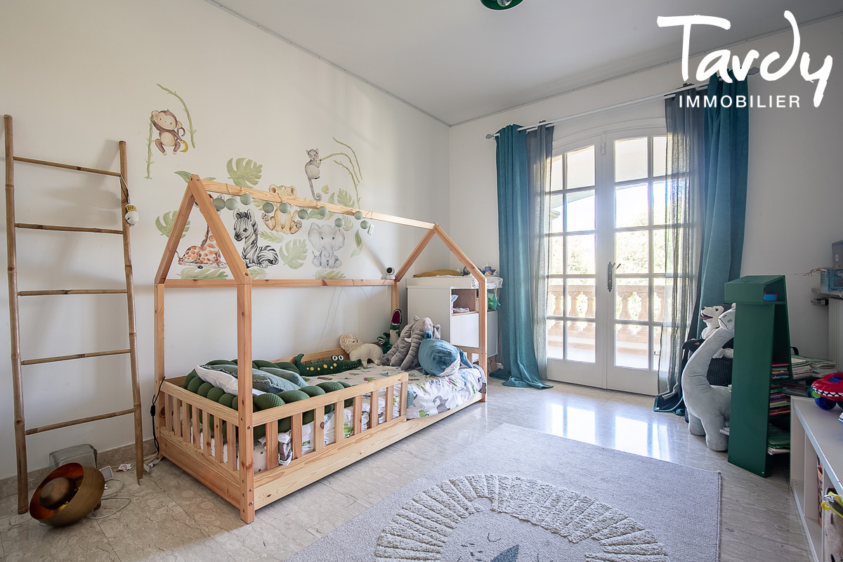 Grande propri�t� familiale avec maison d�amis, pool-house et piscine chauff�e - 13 400 AUBAGNE - Aubagne
