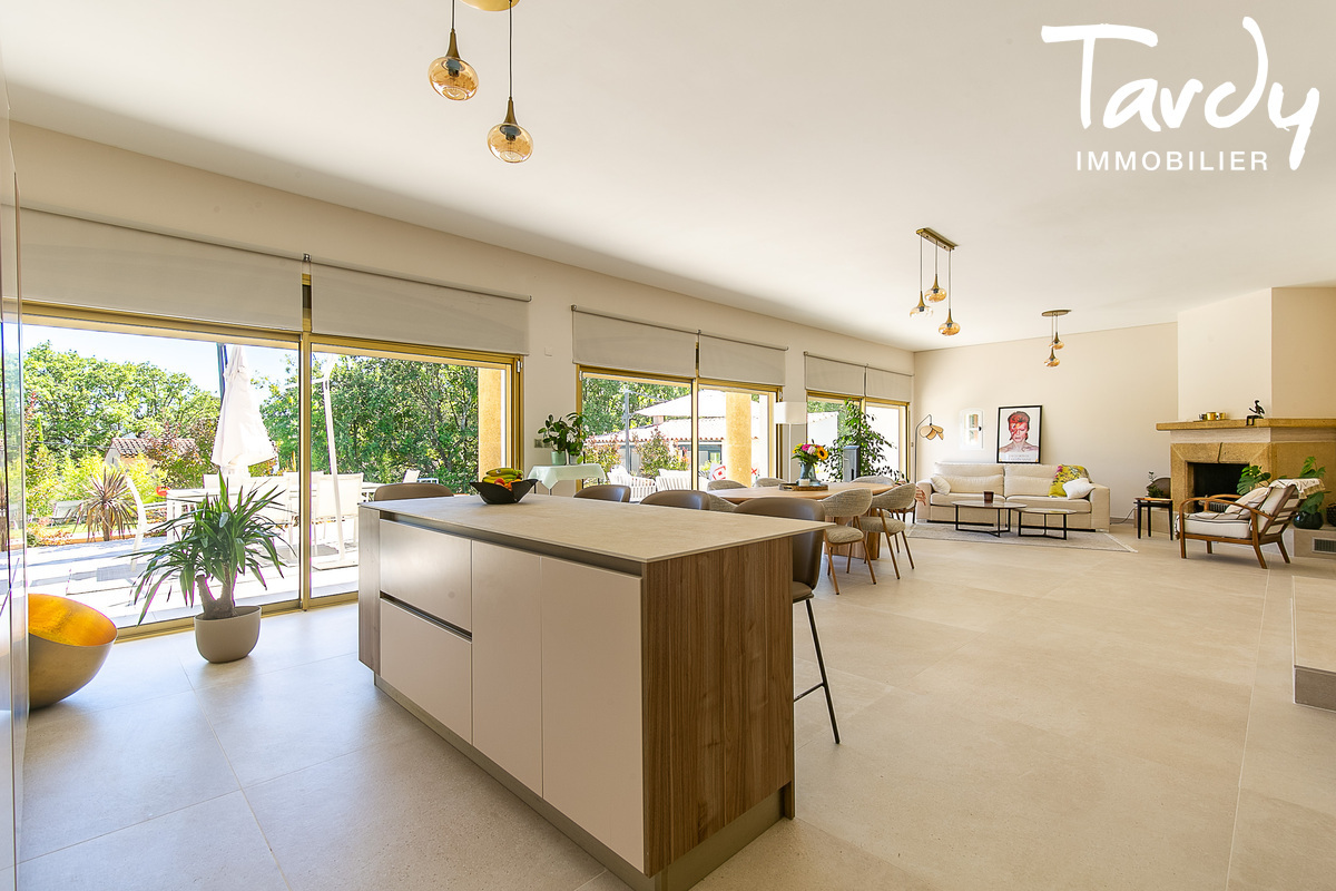 Grande propri�t� familiale avec maison d�amis, pool-house et piscine chauff�e - 13 400 AUBAGNE - Aubagne