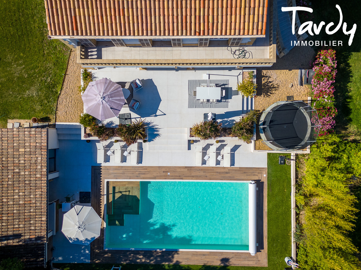 Grande propri�t� familiale avec maison d�amis, pool-house et piscine chauff�e - 13 400 AUBAGNE - Aubagne