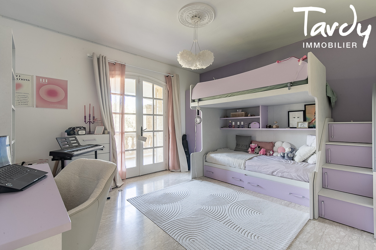 Grande propri�t� familiale avec maison d�amis, pool-house et piscine chauff�e - 13 400 AUBAGNE - Aubagne
