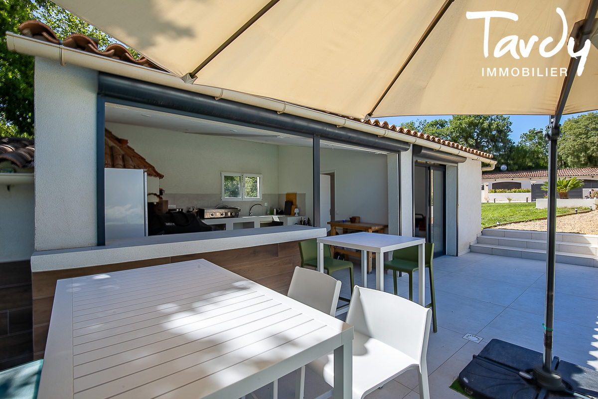 Grande propri�t� familiale avec maison d�amis, pool-house et piscine chauff�e - 13 400 AUBAGNE - Aubagne