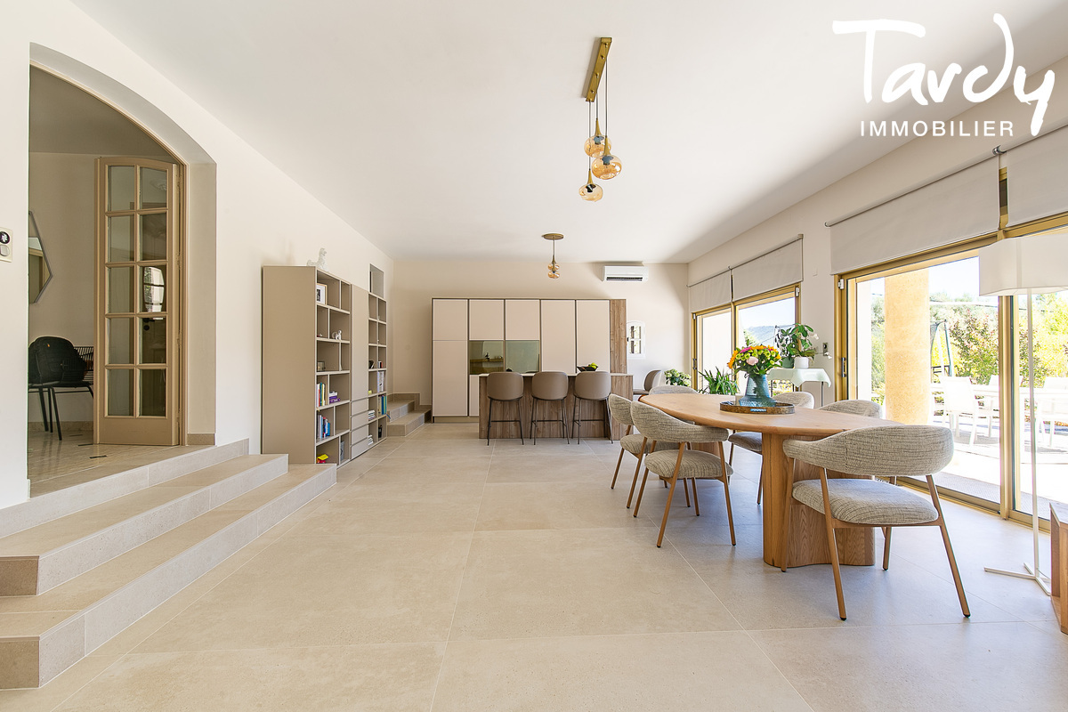 Grande propri�t� familiale avec maison d�amis, pool-house et piscine chauff�e - 13 400 AUBAGNE - Aubagne