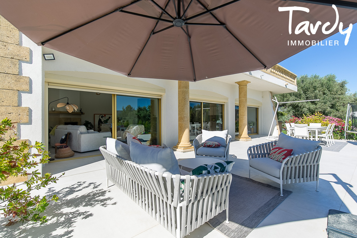 Grande propri�t� familiale avec maison d�amis, pool-house et piscine chauff�e - 13 400 AUBAGNE - Aubagne
