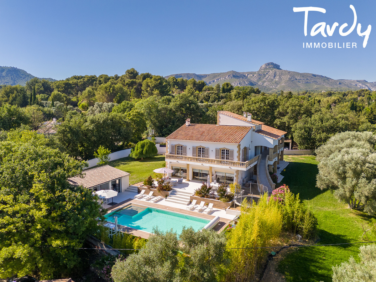 Grande propri�t� familiale avec maison d�amis, pool-house et piscine chauff�e - 13 400 AUBAGNE - Aubagne - bastide r�nov�e - 13400 - Tardy Immobilier
