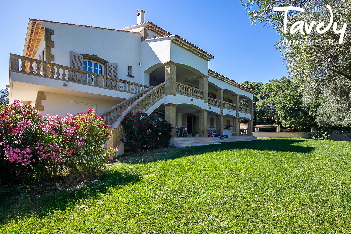 Grande propri�t� familiale avec maison d�amis, pool-house et piscine chauff�e - 13 400 AUBAGNE - Aubagne - Villa 300m2 - Aubagne - Tardy Immobilier