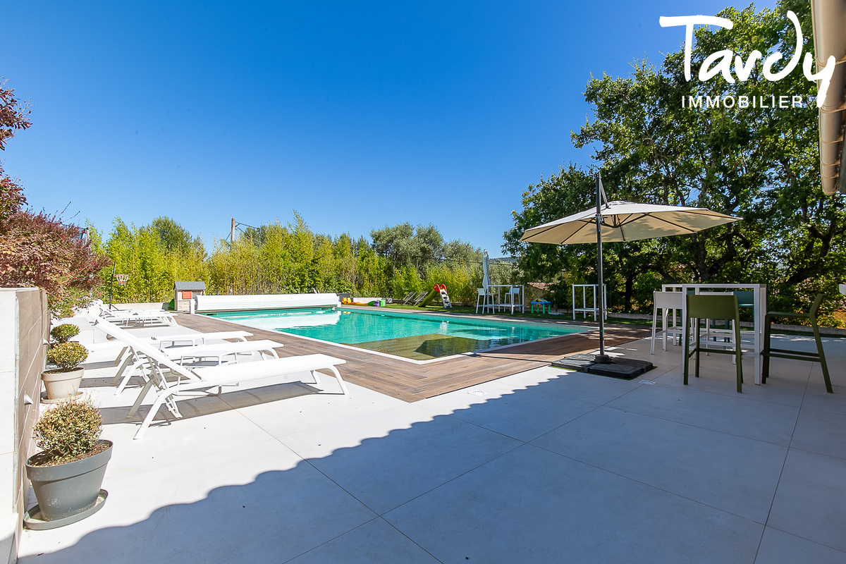 Grande propri�t� familiale avec maison d�amis, pool-house et piscine chauff�e - 13 400 AUBAGNE - Aubagne