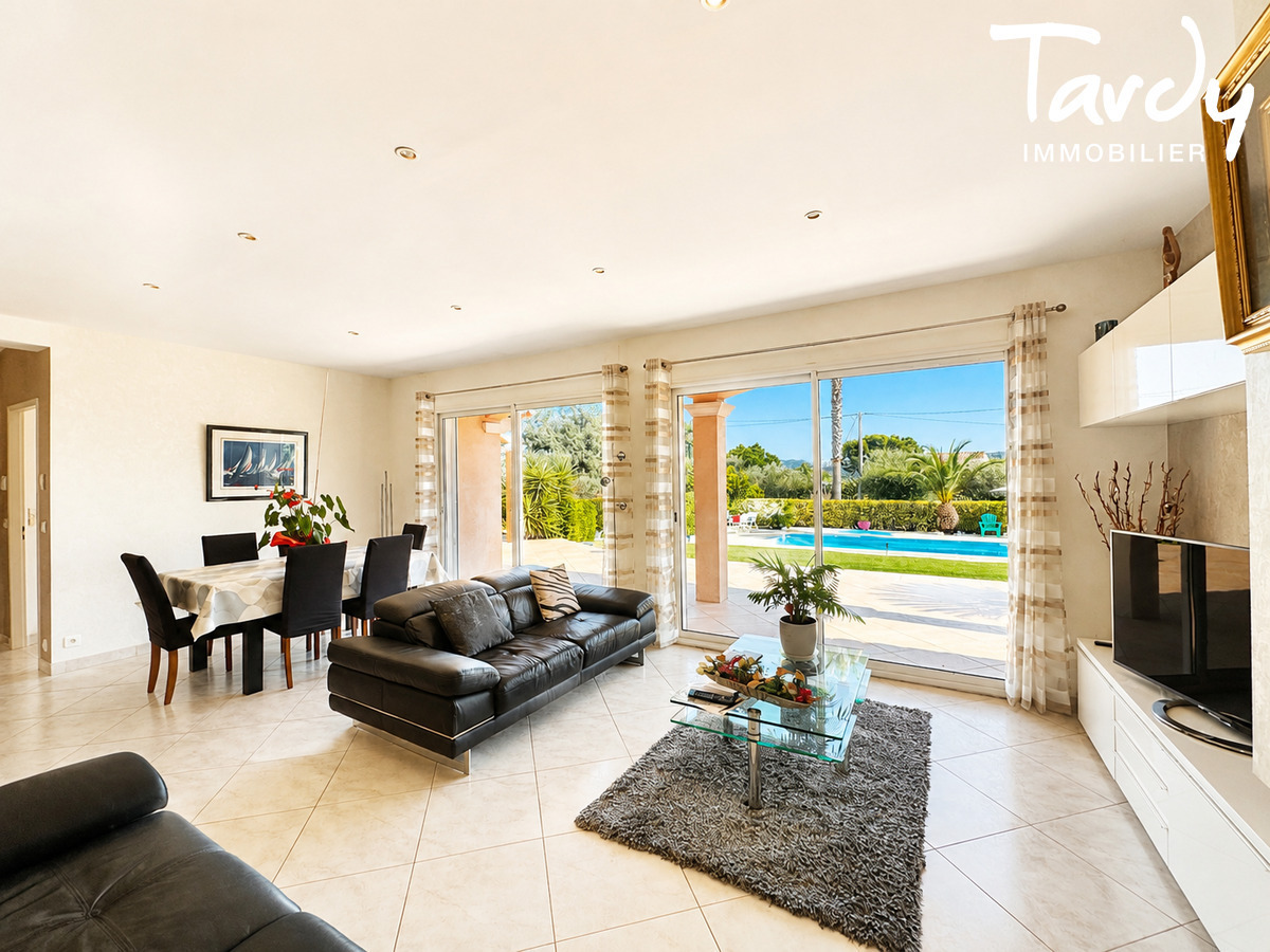 Villa familiale avec piscine sur 2 000 m� de terrain 83 740 - La Cadi�re-d�Azur - La Cadi�re-d'Azur