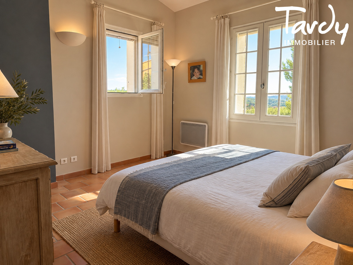 Villa de charme, Vue d�gag�e - 83190 OLLIOULES  - Ollioules