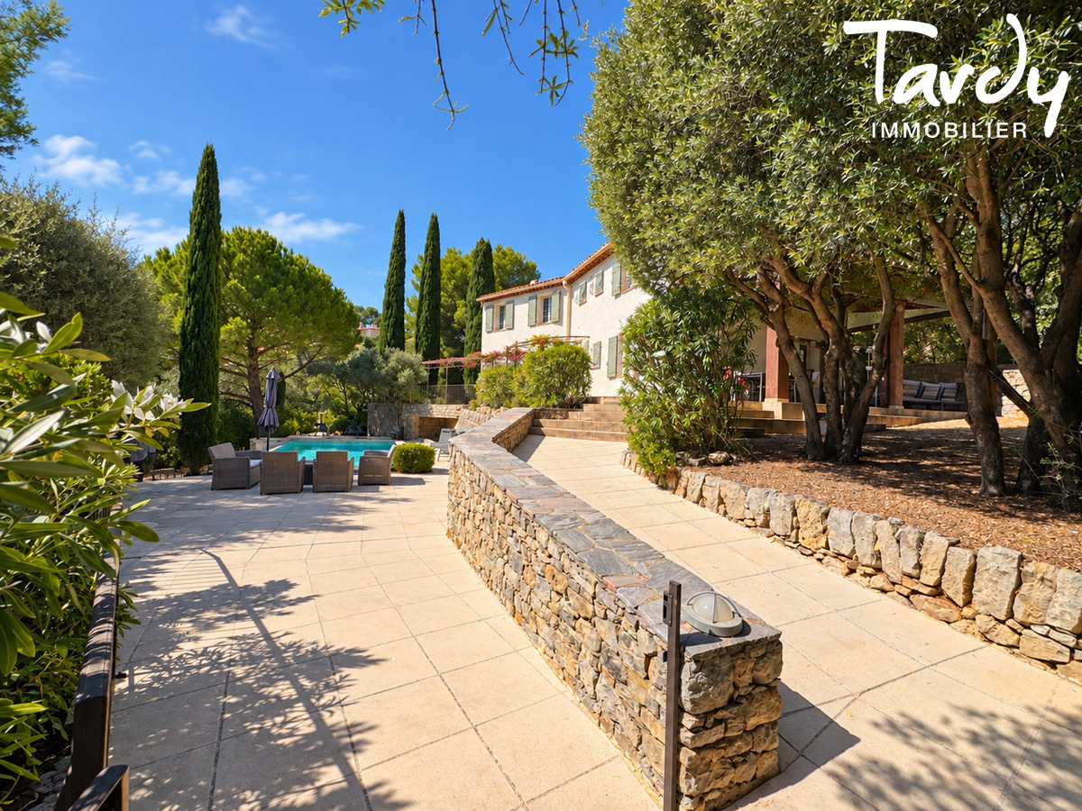 Villa de charme, Vue d�gag�e - 83190 OLLIOULES  - Ollioules