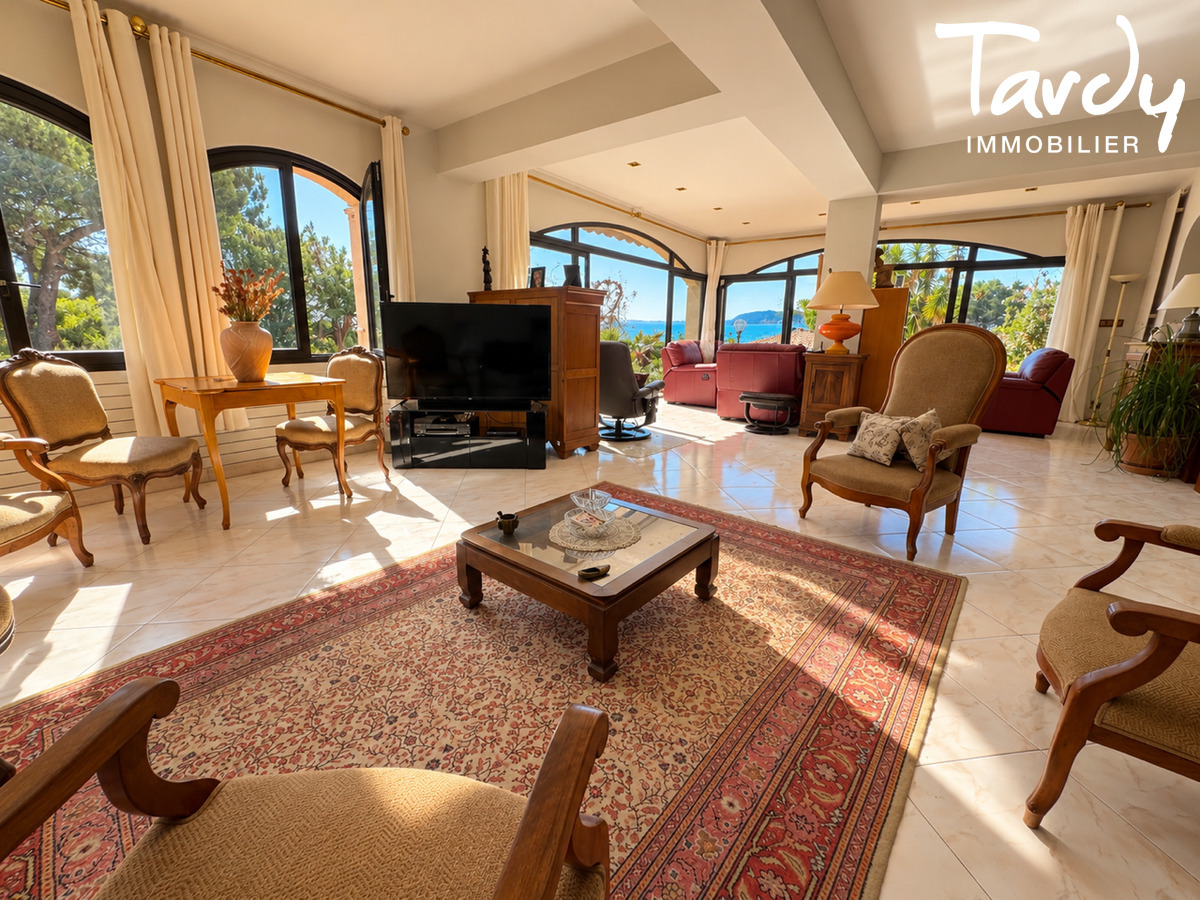 Villa de charme vue mer - 83740 LA CADIERE D'AZUR - La Cadi�re-d'Azur - 83270 Saint Cyr sur Mer - Villa de charme - Vue mer - Tardy Immobilier