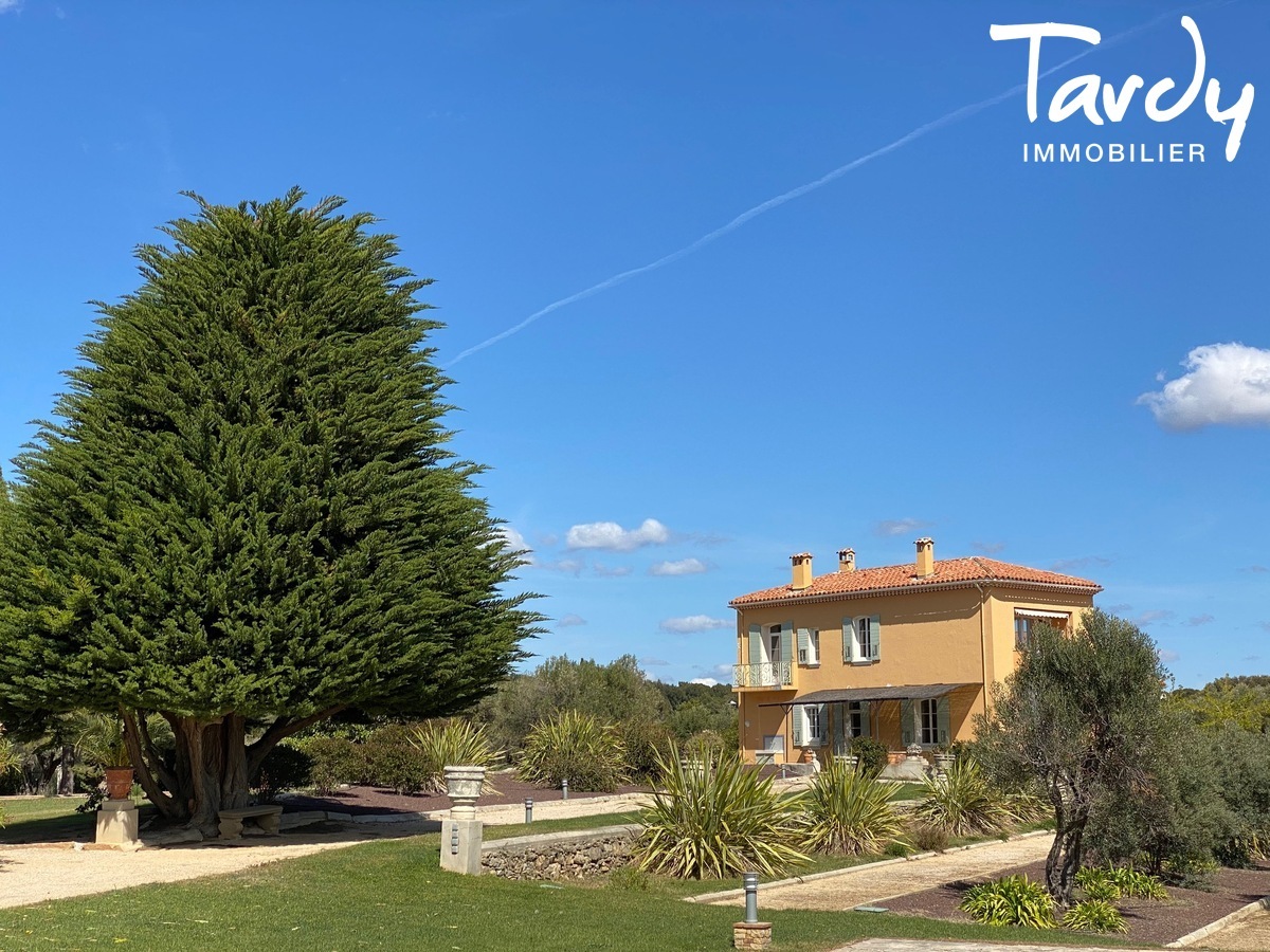 Propri�t� pieds dans l'eau - 83270 SAINT-CYR SUR MER - Saint-Cyr-sur-Mer