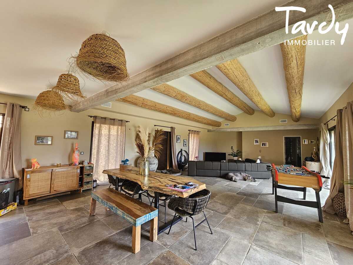 LE CASTELLET � CONTEMPORAINE � 288 M� � VUE D�GAG�E - Le Castellet