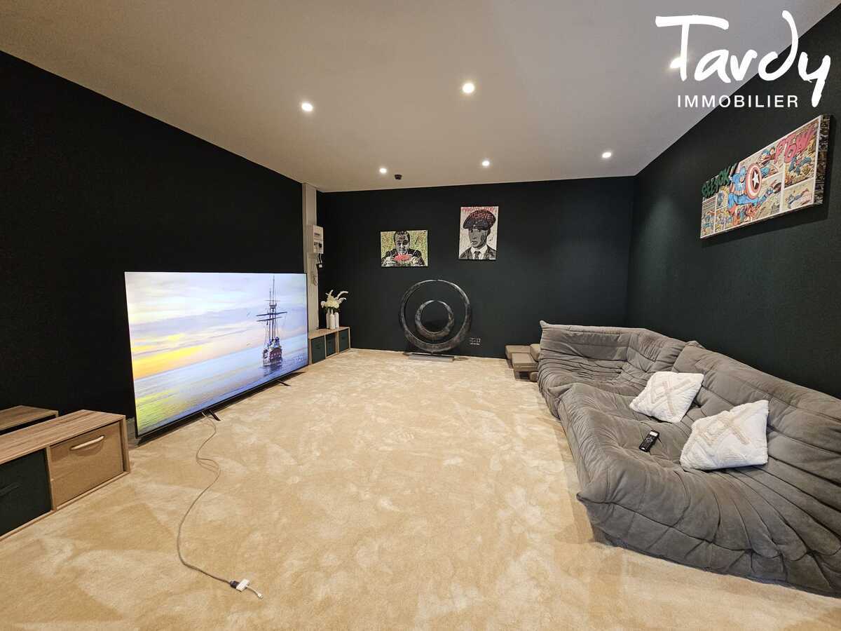 LE CASTELLET � CONTEMPORAINE � 288 M� � VUE D�GAG�E - Le Castellet