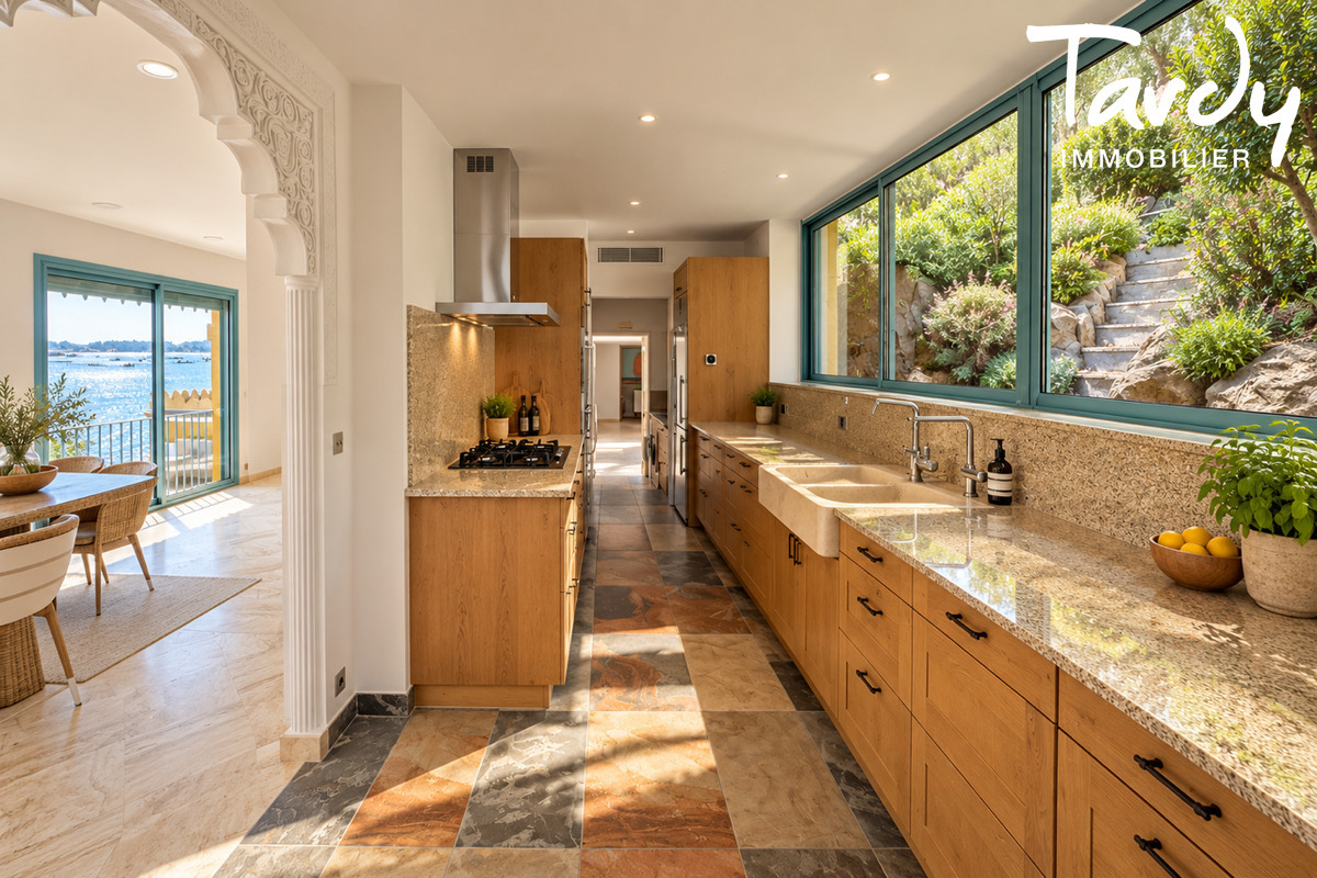 Attique avec jardin face � la mer - 83500 TAMARIS SUR MER - Tamaris sur Mer
