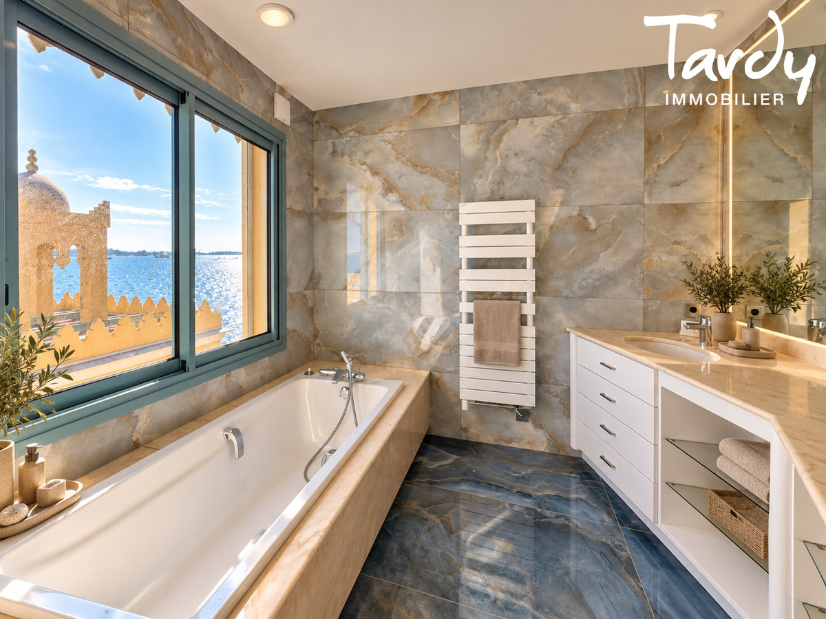 Attique avec jardin face � la mer - 83500 TAMARIS SUR MER - Tamaris sur Mer