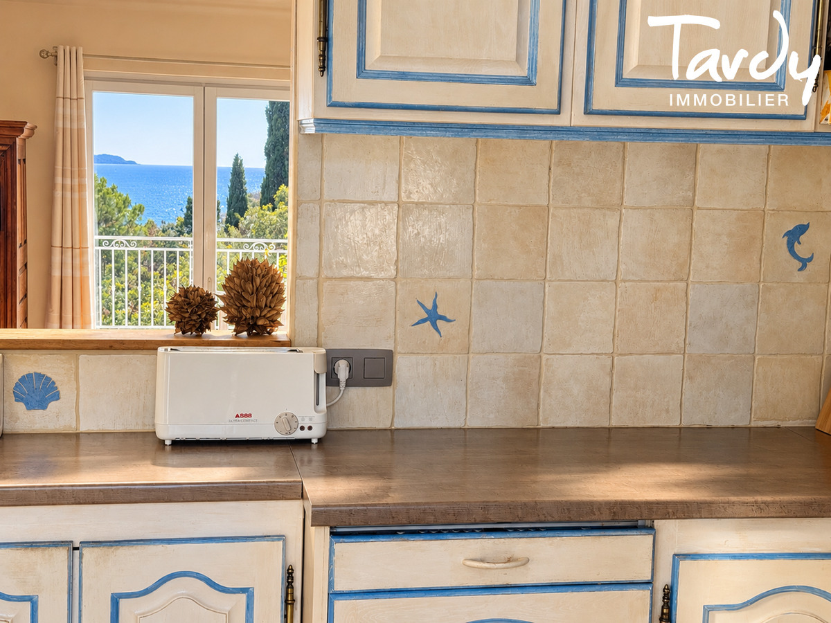 Propri�t� de caract�re, Vue mer - CARQUEIRANNE 83320 - Carqueiranne