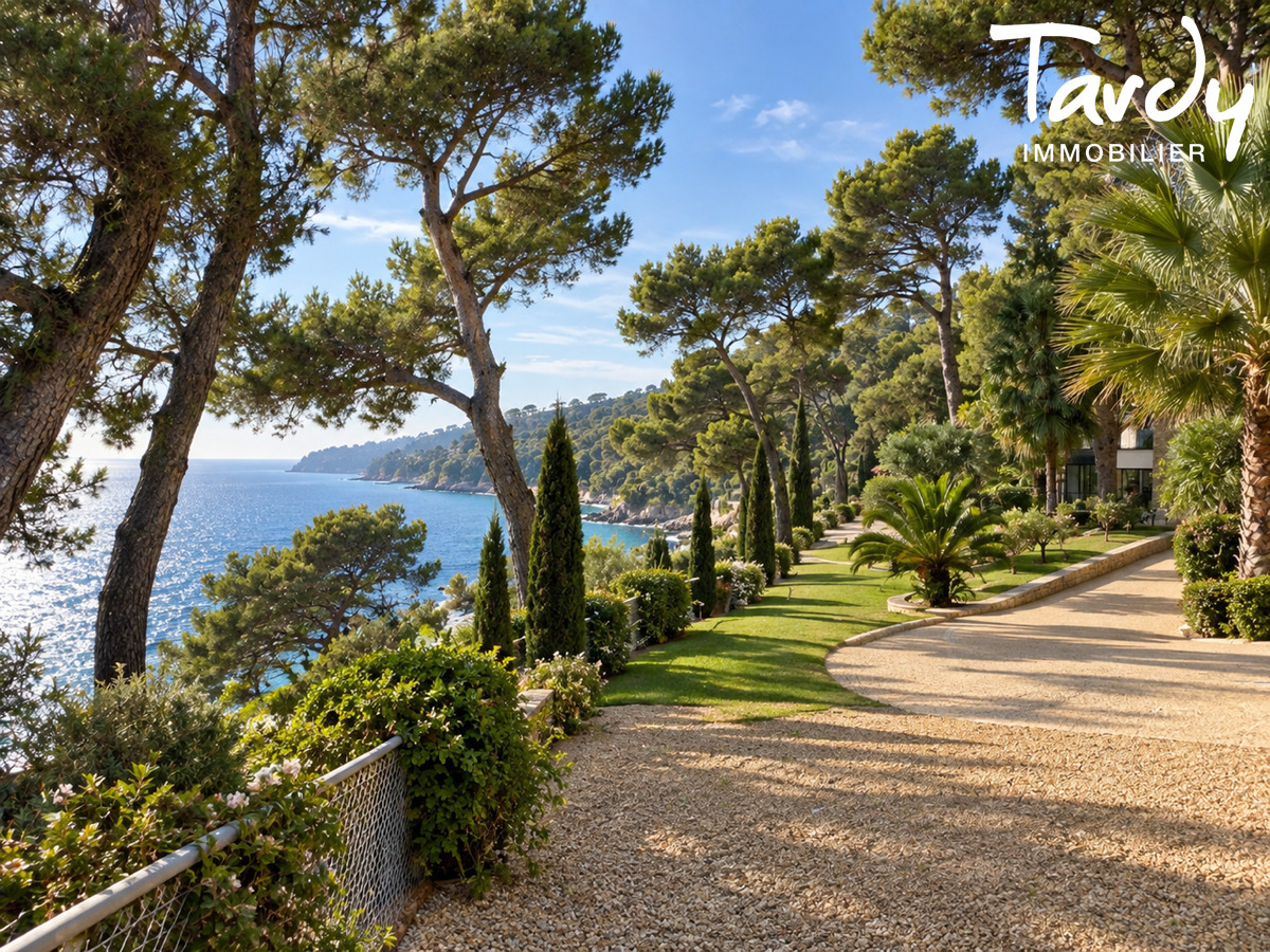 Propri�t� les Pieds dans l'eau - 83270 SAINT-CYR-SUR-MER - Saint-Cyr-sur-Mer - Propri�t� les pieds dans l'eau acc�s mer plage priv� Saint Cyr sur Mer Tardy Immobilier