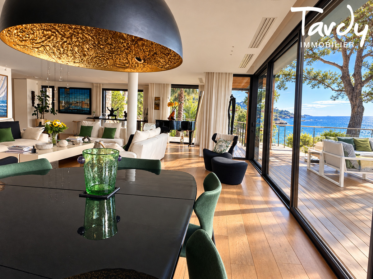 Propri�t� les Pieds dans l'eau - 83270 SAINT-CYR-SUR-MER - Saint-Cyr-sur-Mer