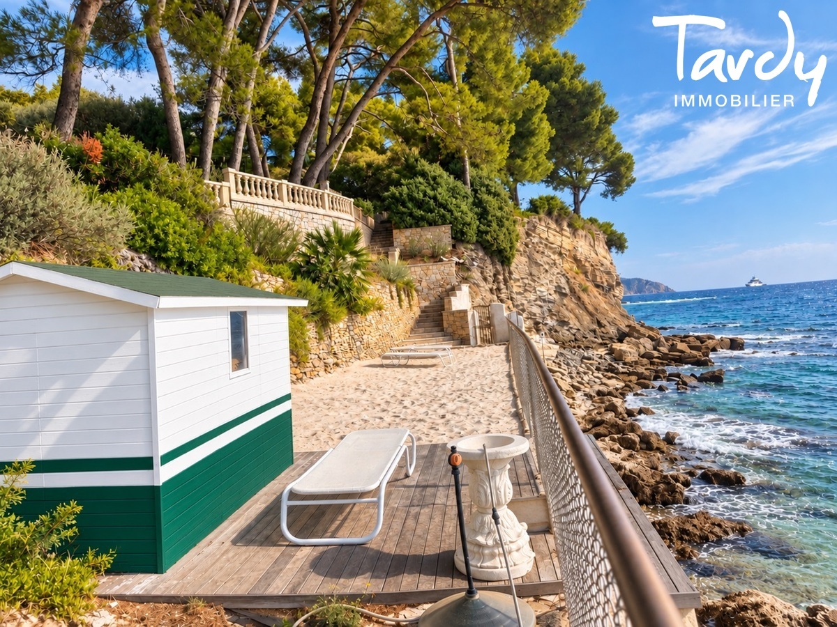 Propri�t� les Pieds dans l'eau - 83270 SAINT-CYR-SUR-MER - Saint-Cyr-sur-Mer