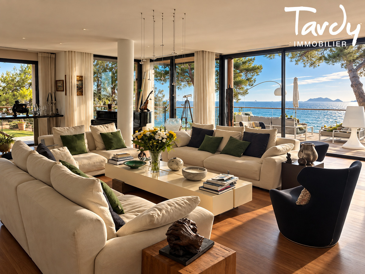 Propri�t� les Pieds dans l'eau - 83270 SAINT-CYR-SUR-MER - Saint-Cyr-sur-Mer
